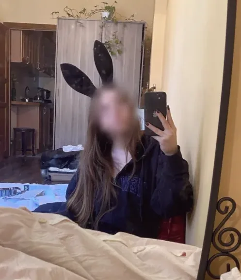 Chiara, 19