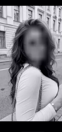 Daniela, 29