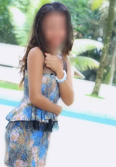 Emma, 30
