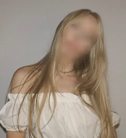 Lilly, 20