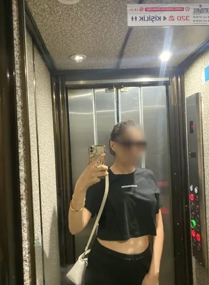 Marie, 33