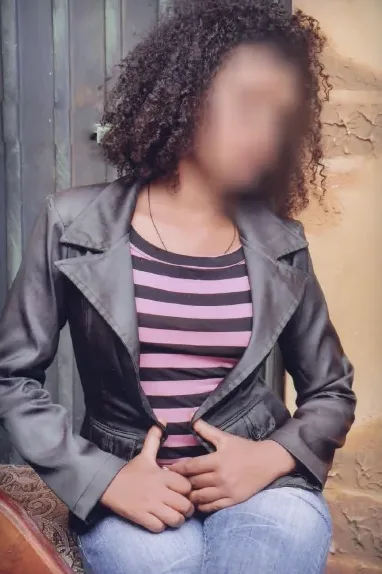Simone, 24